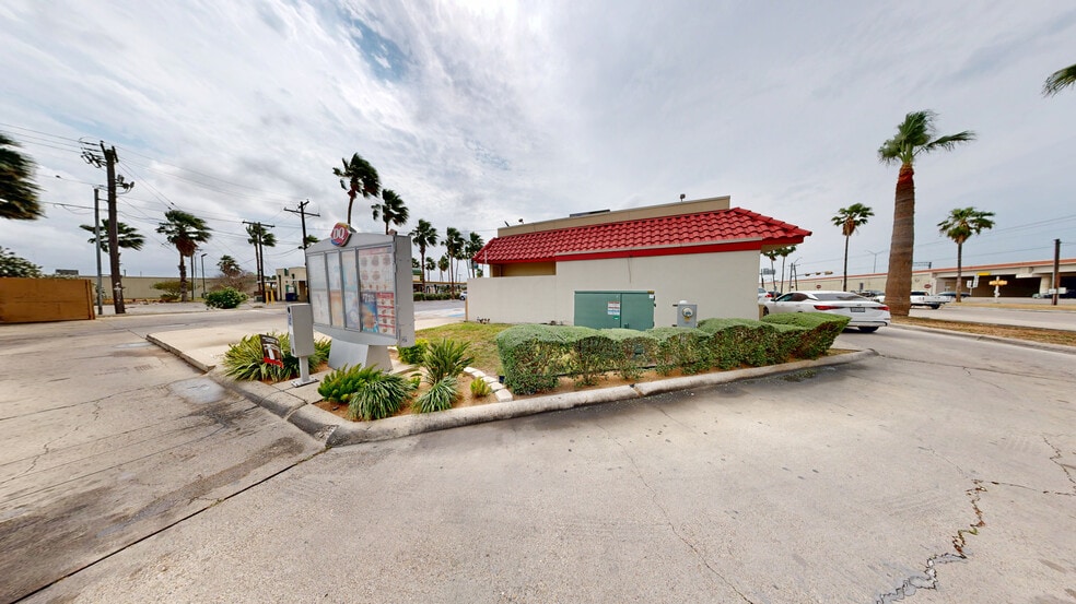 Primary Photo Of 912 N Main St, La Feria Fast Food For Sale