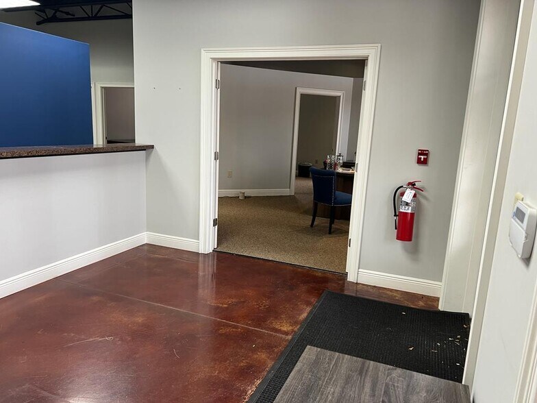 6037 Winthrop Commerce Ave, Riverview, FL 33578 Office For Lease