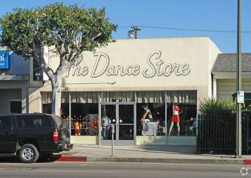 More Photos Of 1446 S Robertson Blvd, Los Angeles Storefront For Lease