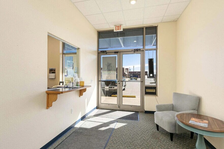 More Photos Of 21 Public Sq, Stockton Office For Sale