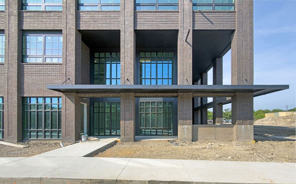 More Photos Of 403 E Koenig Ln, Austin Apartments For Lease