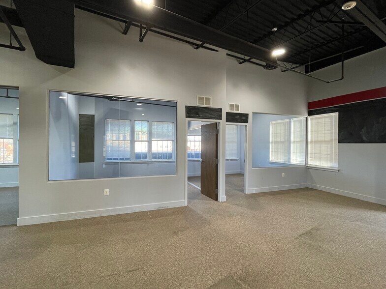 More Photos Of 105 Centennial St, La Plata Medical For Sale