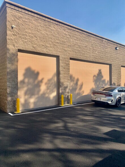 More Photos Of 2051-2079 S Rainbow Blvd, Las Vegas Auto Repair For Lease