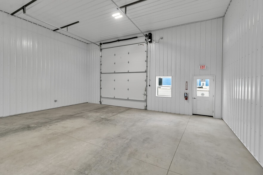 More Photos Of 800 Eastport Dr, Lancaster Unknown For Lease