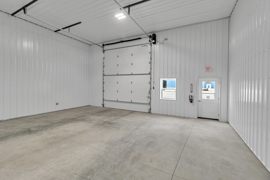 More Photos Of 800 Eastport Drive, Lancaster Warehouse For Lease
