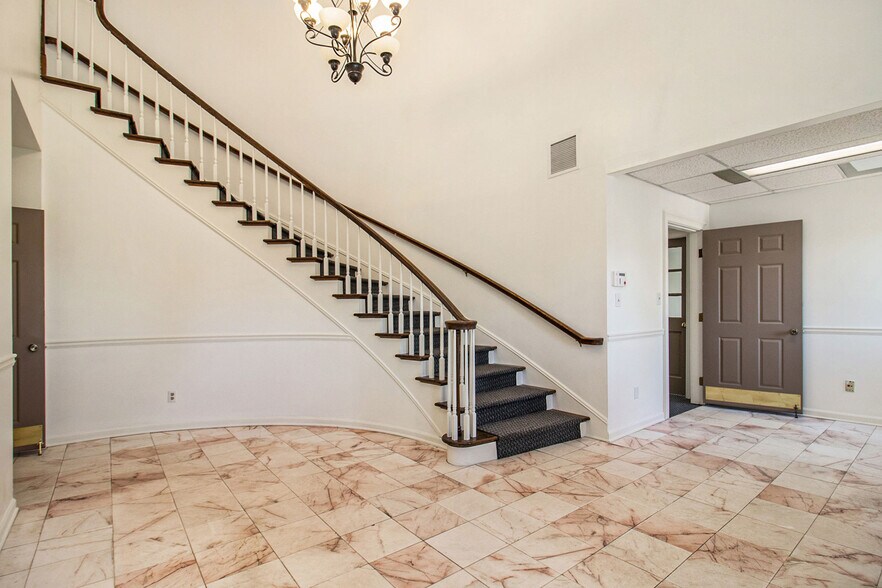 More Photos Of 655 Village Square Dr, Stone Mountain Loft Creative Space For Lease