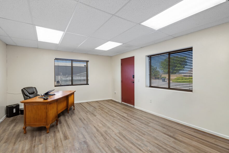 More Photos Of 320 Denny Ct, Montrose Self Storage For Sale