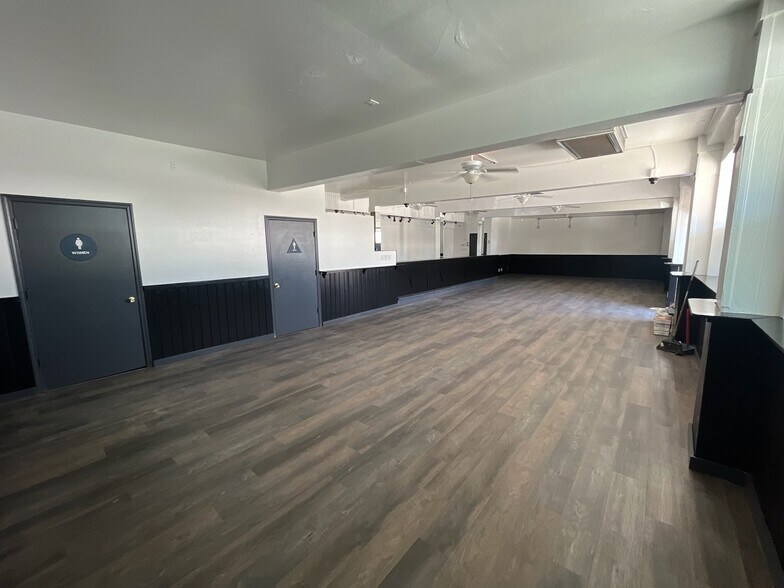 More Photos Of 215 Fairman St, Yuba City Bar For Sale