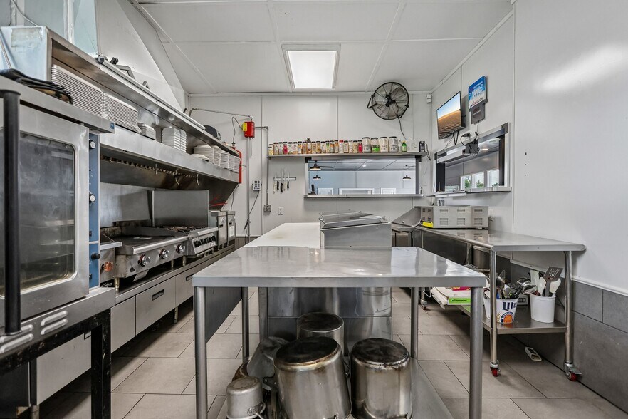 More Photos Of 206 W Spruce St, Gillespie Religious Facility For Sale