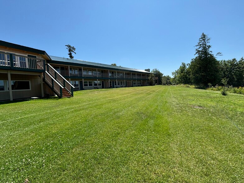 More Photos Of 501-550 Quadna Rd, Hill City Hotel For Sale
