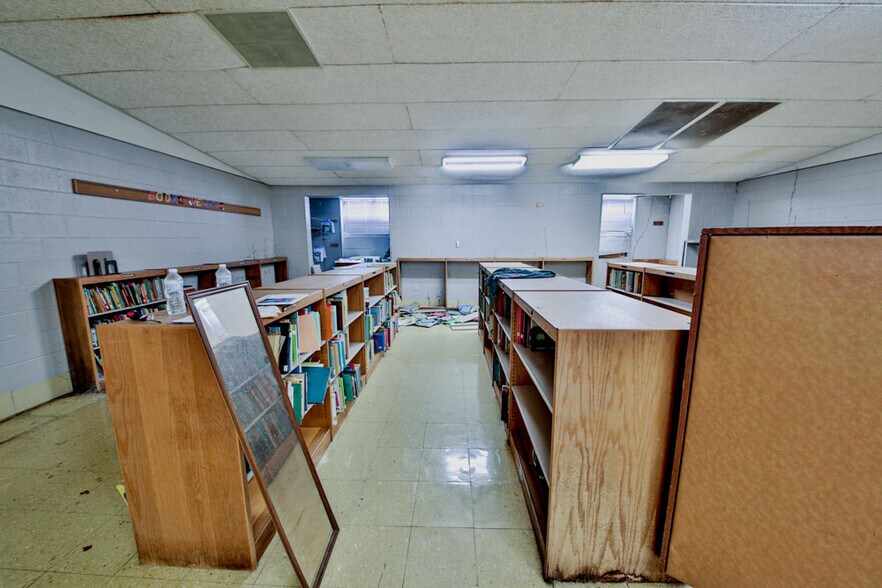 More Photos Of 805 Cleburne, West Helena Self Storage For Sale