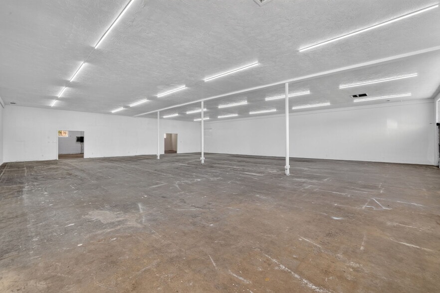 More Photos Of 3930 Broadway, Sacramento Freestanding For Sale