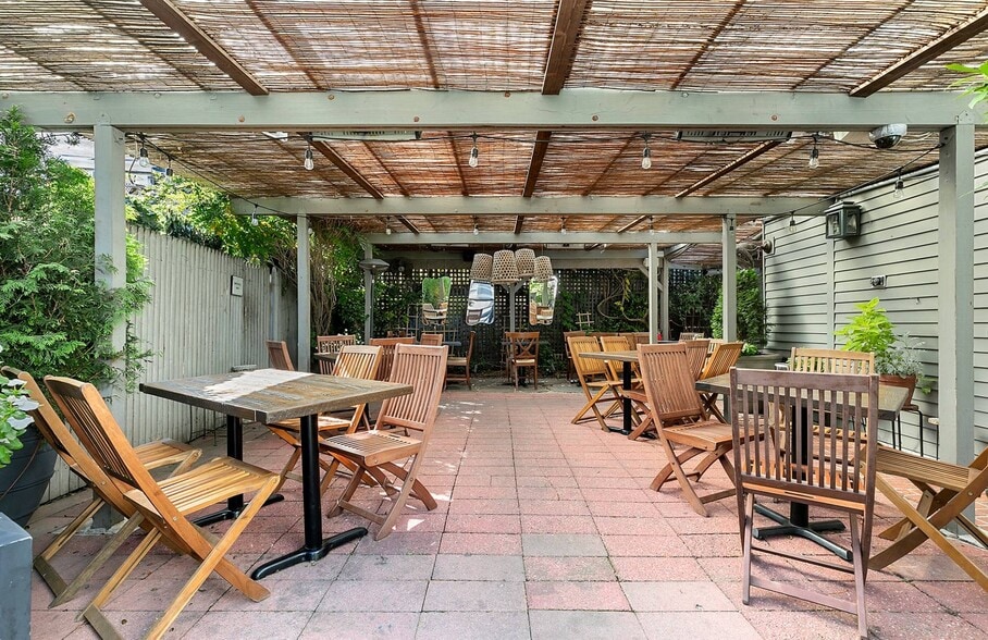 More Photos Of 6 Bay St, Sag Harbor Restaurant For Sale