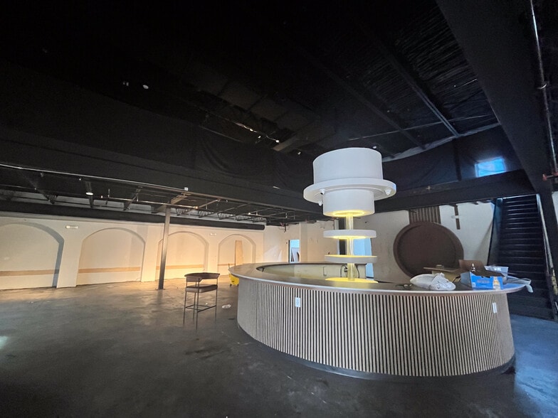 More Photos Of 5316 Washington Ave, Houston Bar For Lease