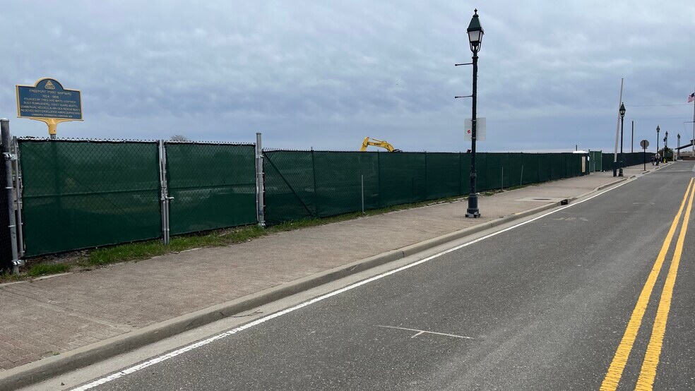 More Photos Of 405 Woodcleft Ave, Freeport Land For Sale