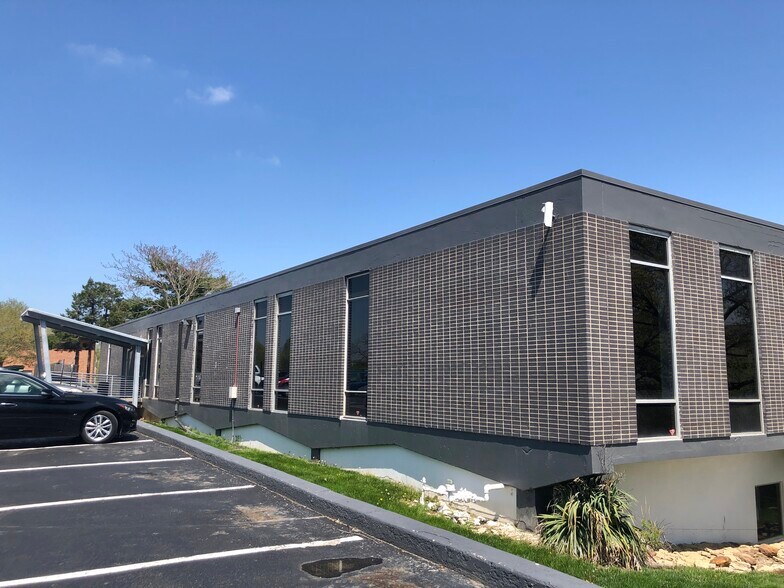 More Photos Of 9140 Ward Pky, Kansas City Office For Lease