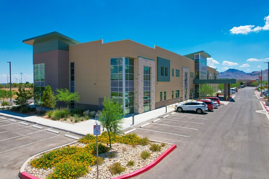 More Photos Of 11450 Gateway N Blvd, El Paso Hospital For Lease