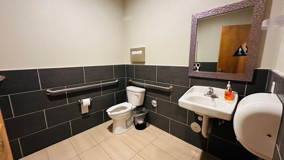More Photos Of 2092 Concourse Dr, San Jose General Retail For Lease