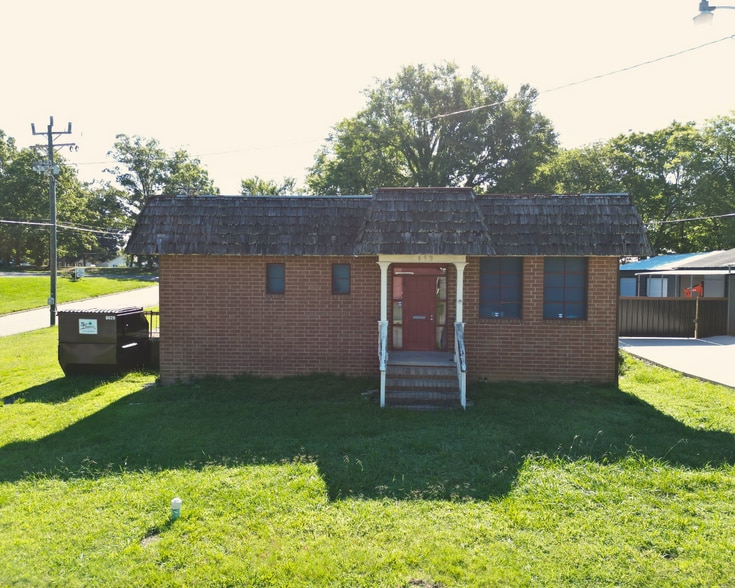 Primary Photo Of 113 Myrtle St, Thomasville Light Distribution For Sale