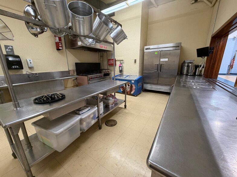 More Photos Of 580 Ratzer Rd, Wayne Schools For Lease