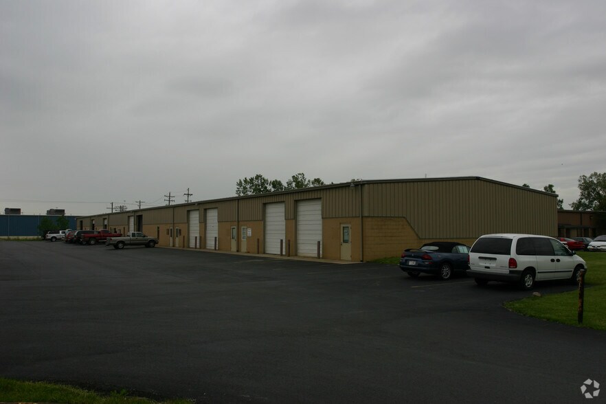 More Photos Of 6274-6290 Seeds Rd, Grove City Warehouse For Lease