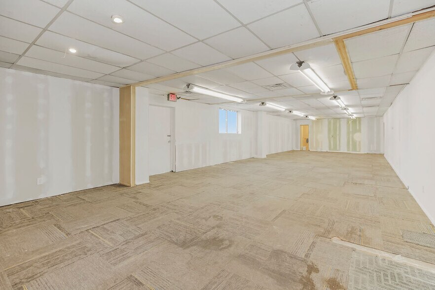 More Photos Of 1319 E Highway H, Liberty Warehouse For Lease