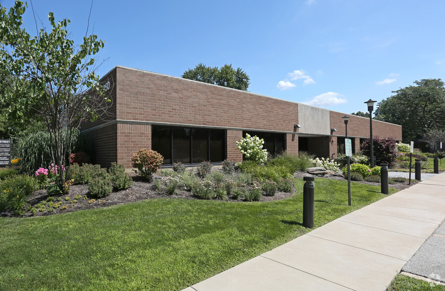 Primary Photo Of 1250 N Mill St, Naperville Medical For Lease