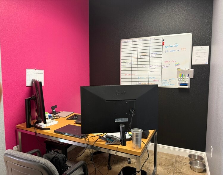 More Photos Of 6381 Corporate Park Cir, Fort Myers Research And Development For Lease