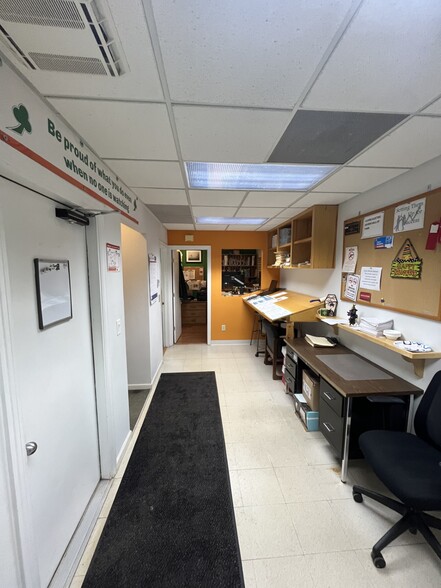 More Photos Of 17111 Munn Rd, Chagrin Falls Light Manufacturing For Sale