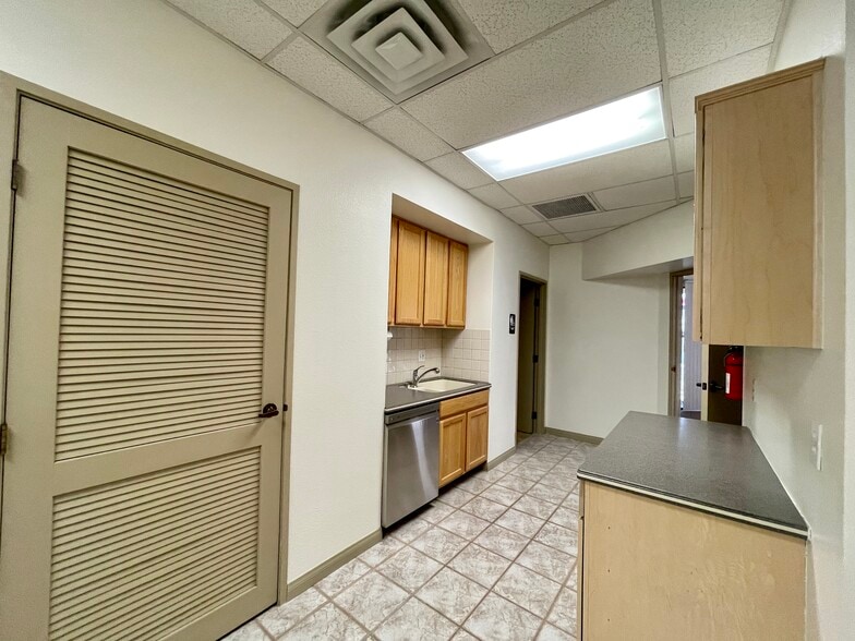 More Photos Of 1168-1170 Center Point Dr, Henderson Warehouse For Sale