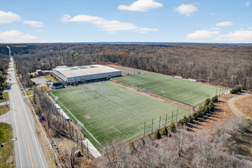 More Photos Of 742 Amity Rd, Bethany Freestanding For Sale