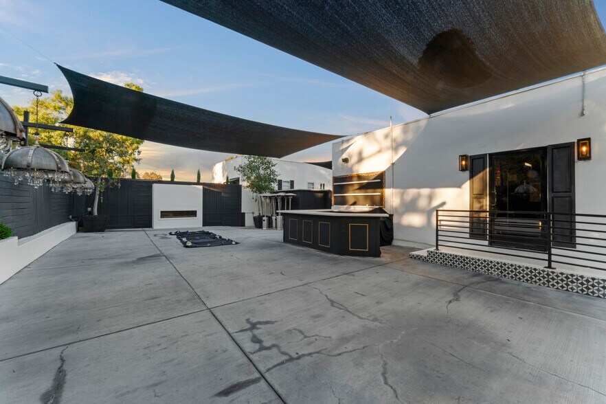 More Photos Of 281 W Main St, Ventura Storefront Retail Residential For Sale