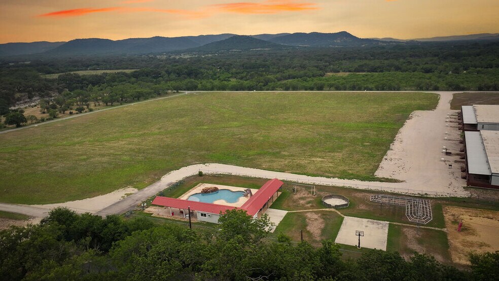 More Photos Of 7070 S US Highway 83, Concan Hotel For Sale