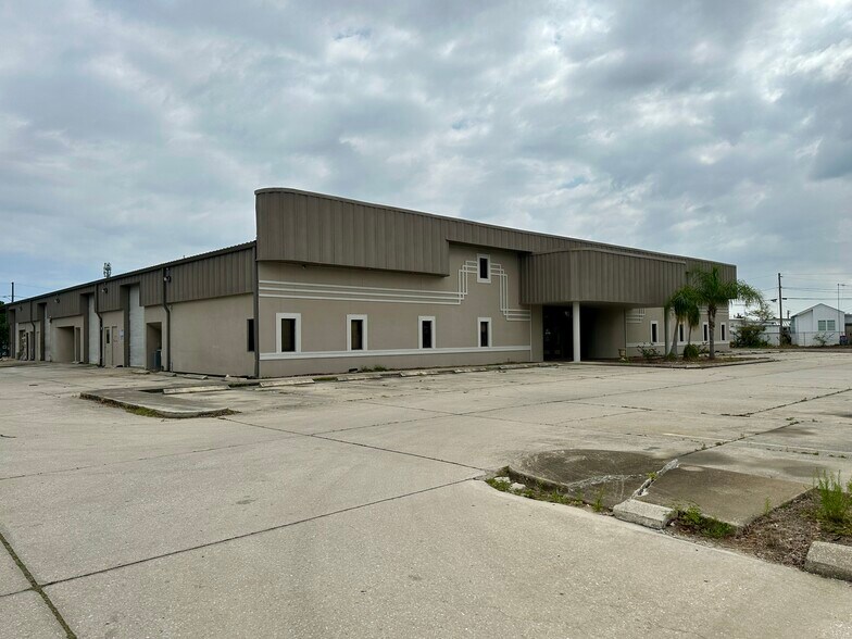 More Photos Of 4629 Panorama Ave, Holiday Warehouse For Lease