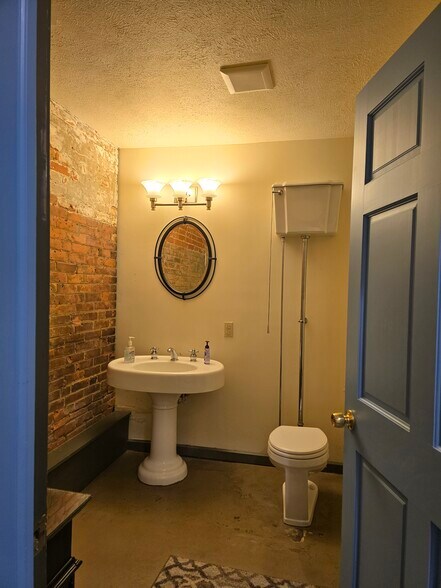 More Photos Of 3723 Pearl Rd, Cleveland Office For Sale