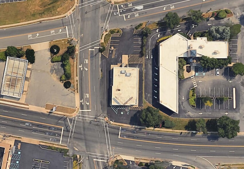 More Photos Of 1 S White Horse Pike, Stratford Freestanding For Lease