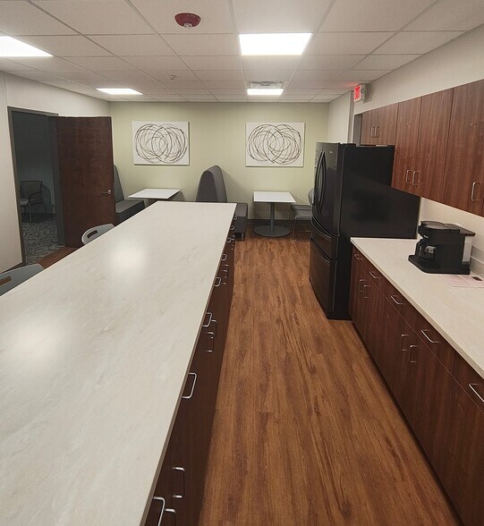 More Photos Of 490 N Page St, Aviston Office For Lease