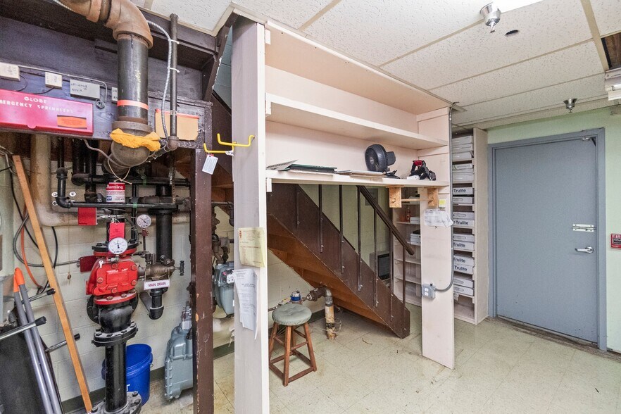 More Photos Of 6 Raritan Rd, Oakland Warehouse For Sale