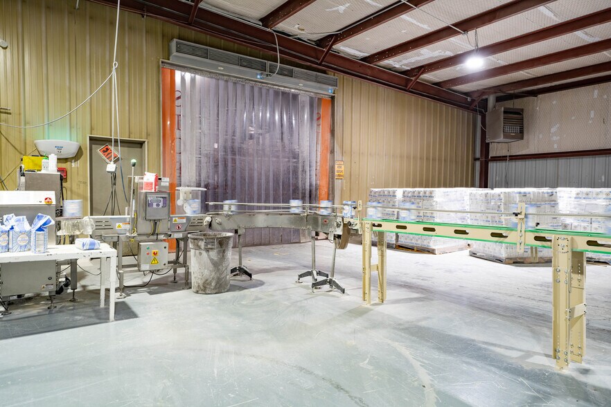 More Photos Of 225 Lawton Ave, Hereford Manufacturing For Sale