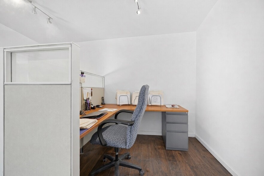 More Photos Of 2404 Saw Mill Run Blvd, Pittsburgh Storefront For Sale