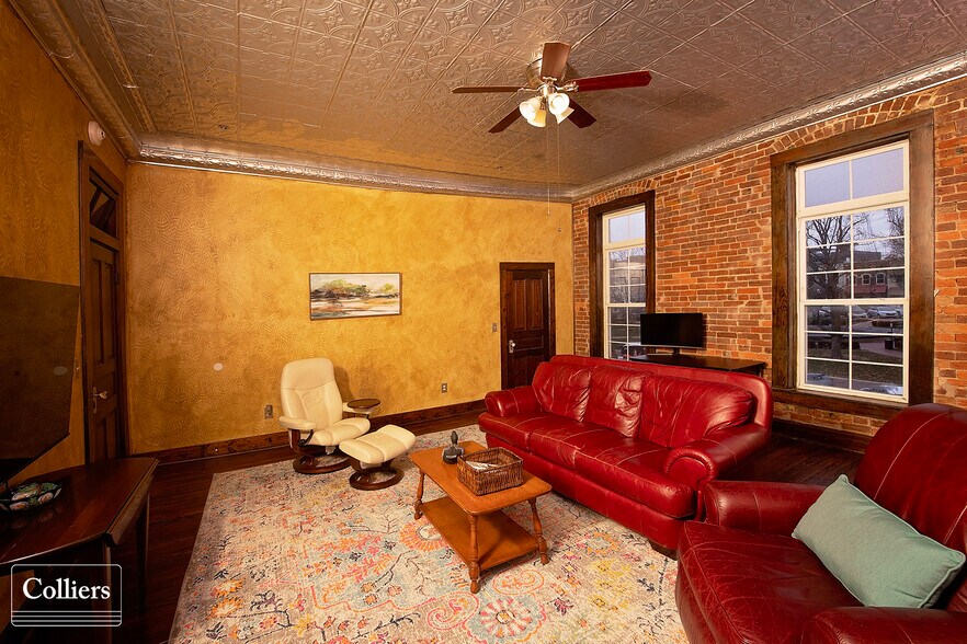 More Photos Of 106-112 E Central Ave, Bentonville General Retail For Sale