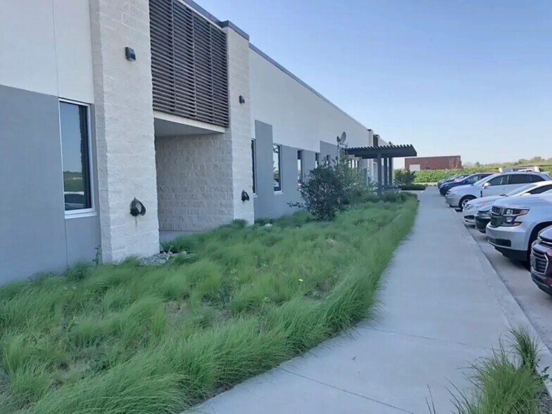 More Photos Of 410 Travertine, Ardmore Office For Sale