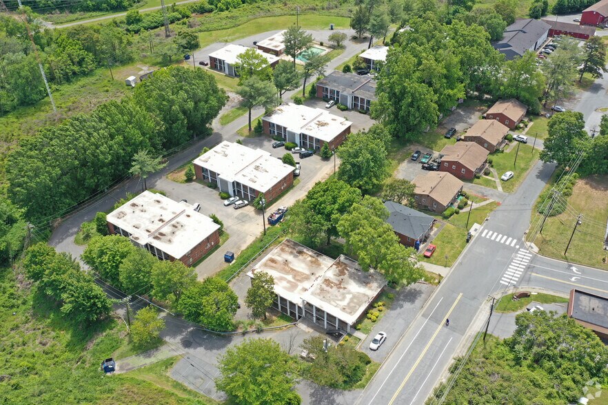 More Photos Of 111 Salem Valley Road, Winston-Salem Apartments For Sale