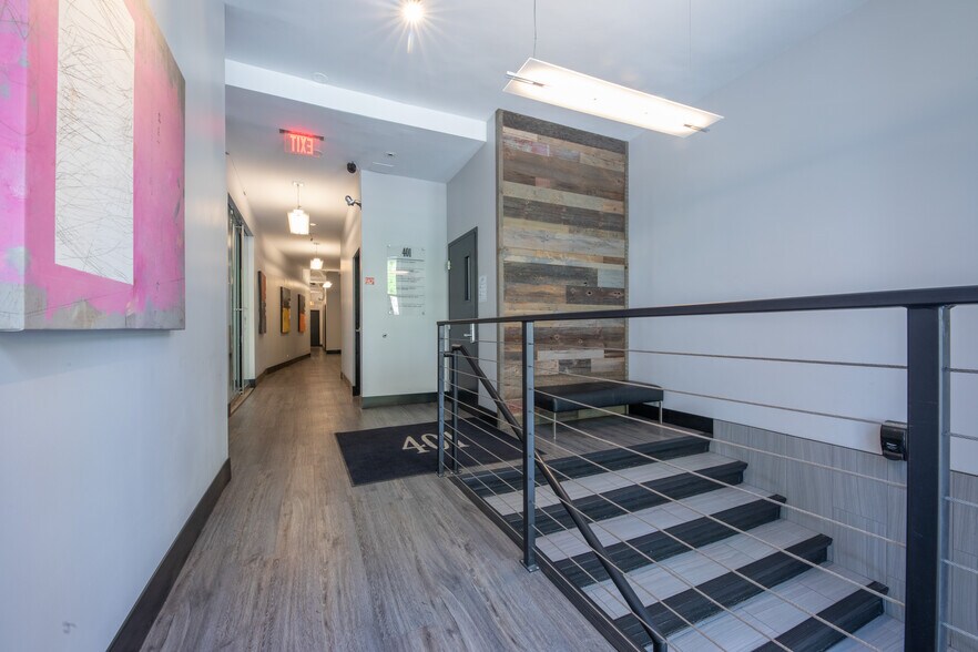 More Photos Of 401 W Superior St, Chicago Office For Lease