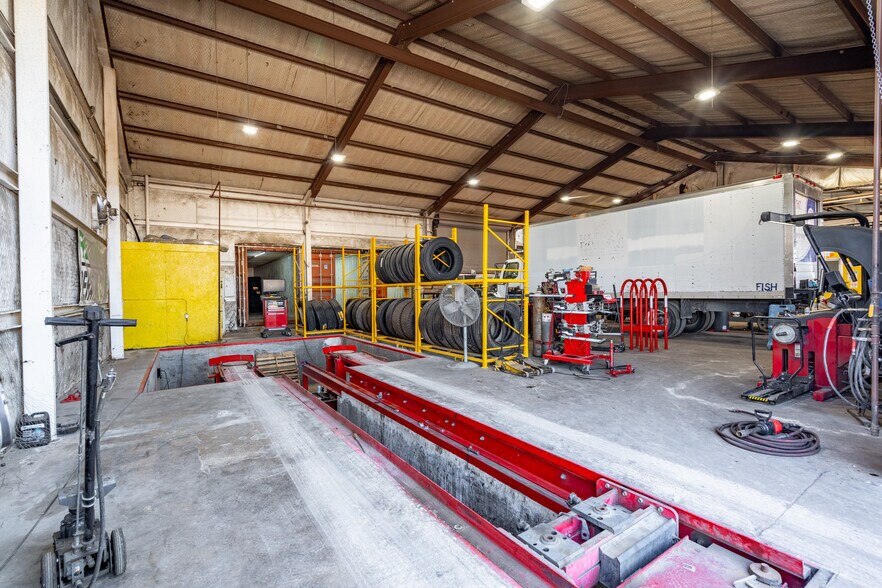 More Photos Of 305 W Simonds Rd, Seagoville Industrial For Sale