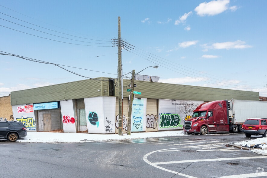 Primary Photo Of 421 Hunts Point Ave, Bronx Manufacturing For Sale