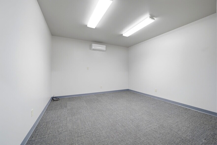 More Photos Of 114 5th St, Fowler Industrial For Sale