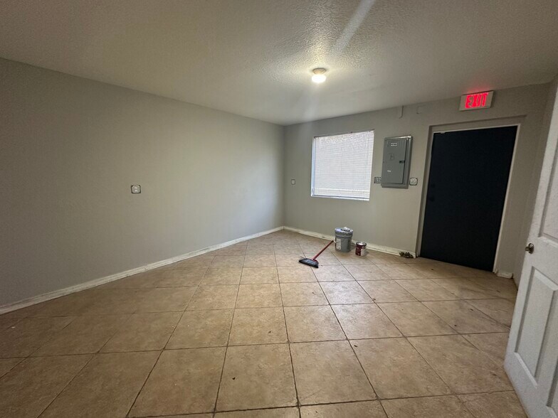 More Photos Of 2117 Taylor St, Hollywood Flex For Lease