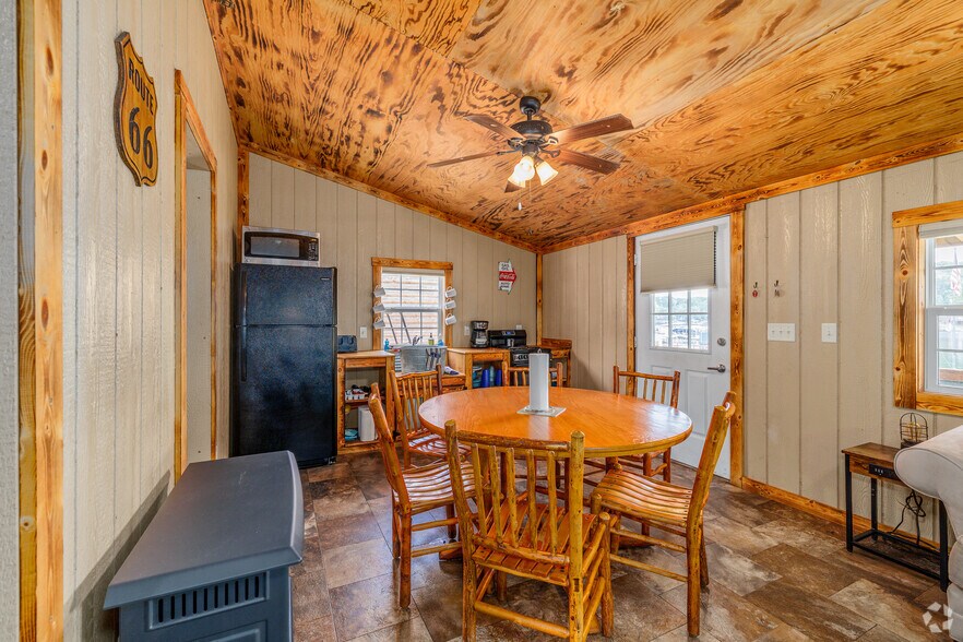 More Photos Of 1062 Susan Rd, Lake Ozark Hotel For Sale