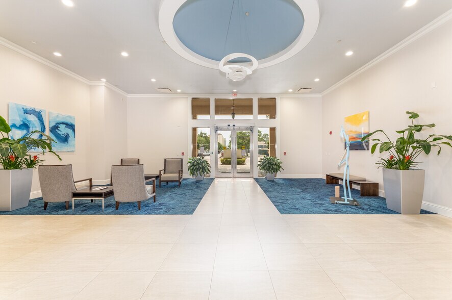 More Photos Of 1 S School Ave, Sarasota Medical For Lease